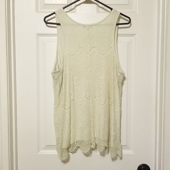 𝅺BOUTIQUE cream colored lace tank top - Picture 2 of 3